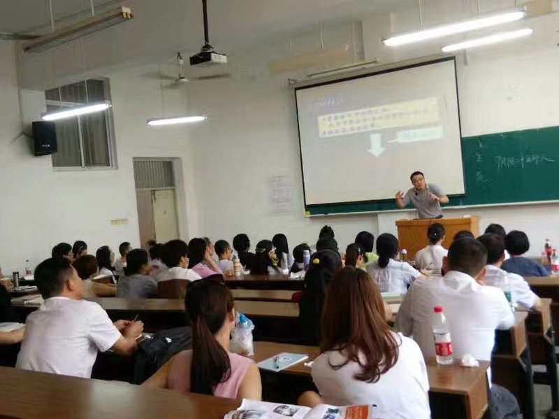 家庭医生的健康服务内容有哪些？让我们一起来看看。